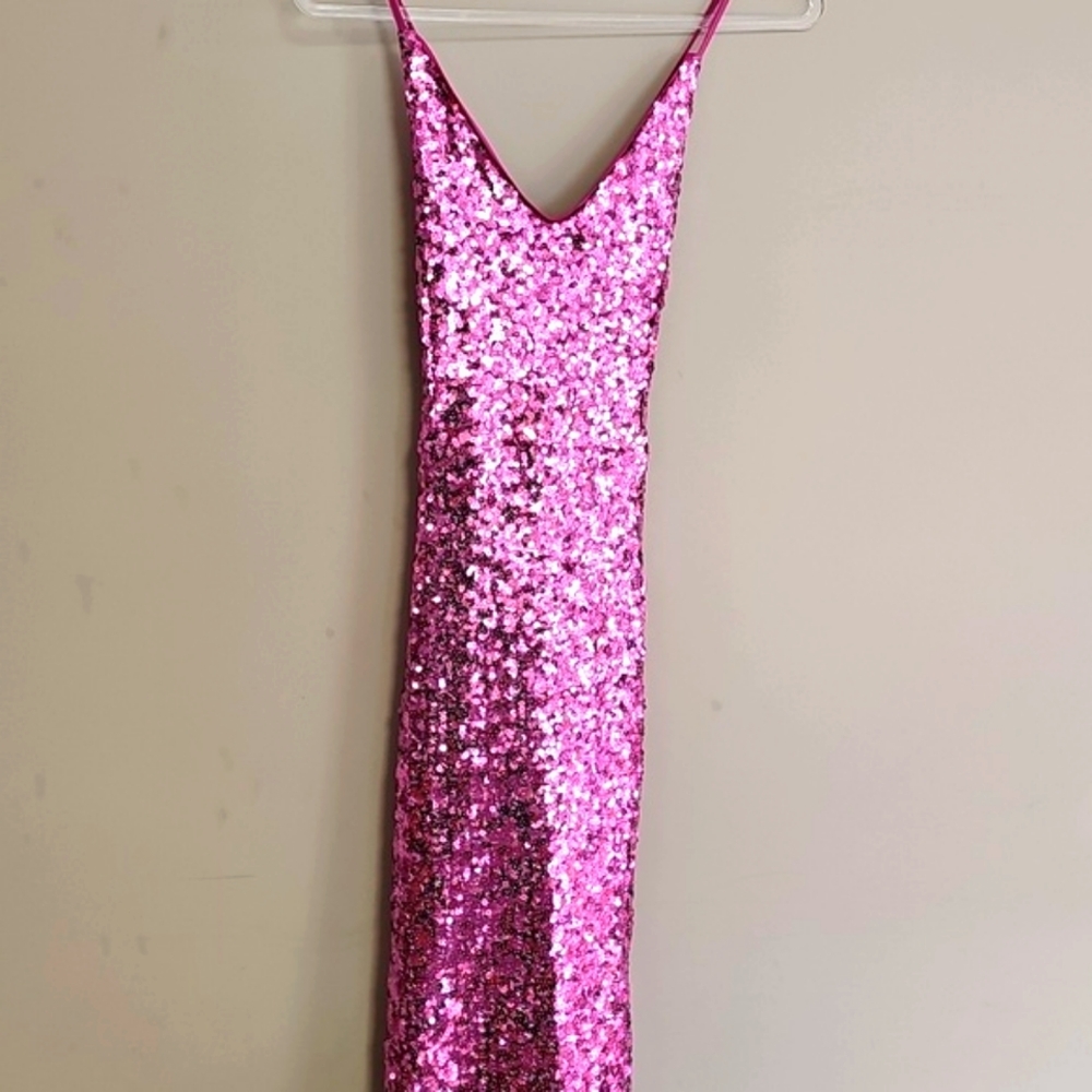 NWOT SUPER STUNNING FULL LENGTH PURPLISH-PINK SEQUIN DRESS IN XS